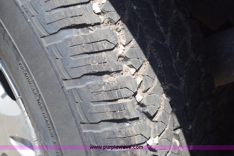 image for item J6528 2002 Chevrolet Suburban 1500 SUV