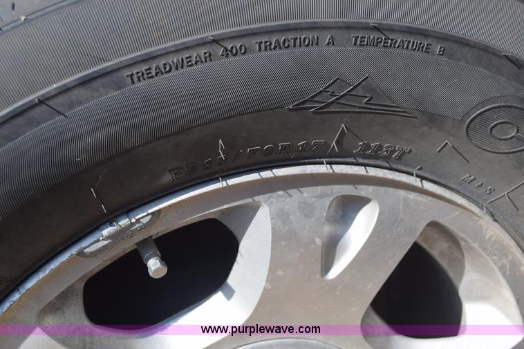 image for item J6528 2002 Chevrolet Suburban 1500 SUV