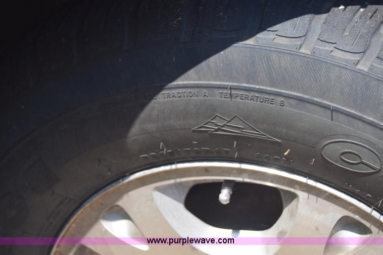 image for item J6528 2002 Chevrolet Suburban 1500 SUV