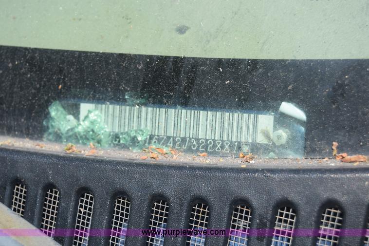 image for item J6528 2002 Chevrolet Suburban 1500 SUV