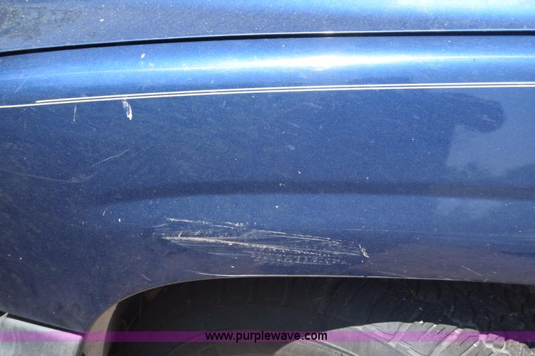 image for item J6528 2002 Chevrolet Suburban 1500 SUV