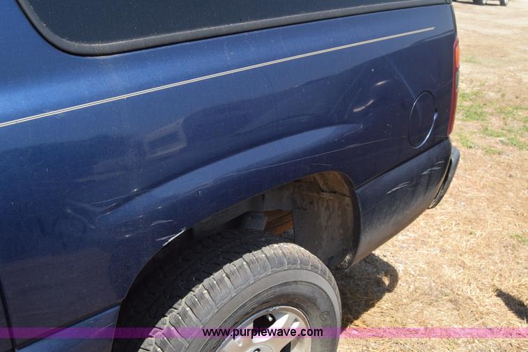 image for item J6528 2002 Chevrolet Suburban 1500 SUV