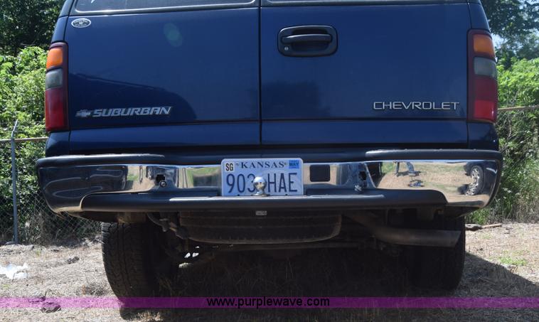 image for item J6528 2002 Chevrolet Suburban 1500 SUV