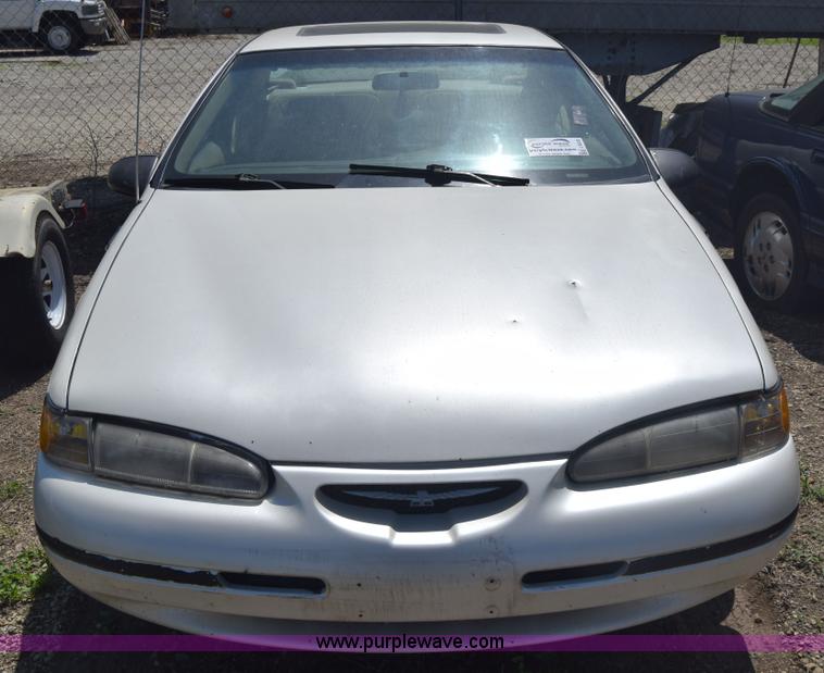image for item J6532 1997 Ford Thunderbird LX