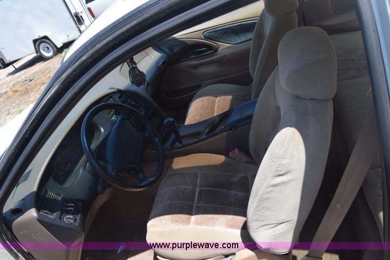 image for item J6532 1997 Ford Thunderbird LX