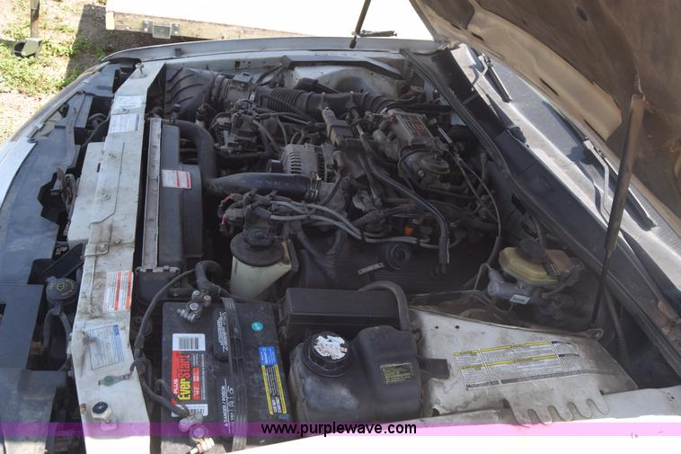 image for item J6532 1997 Ford Thunderbird LX