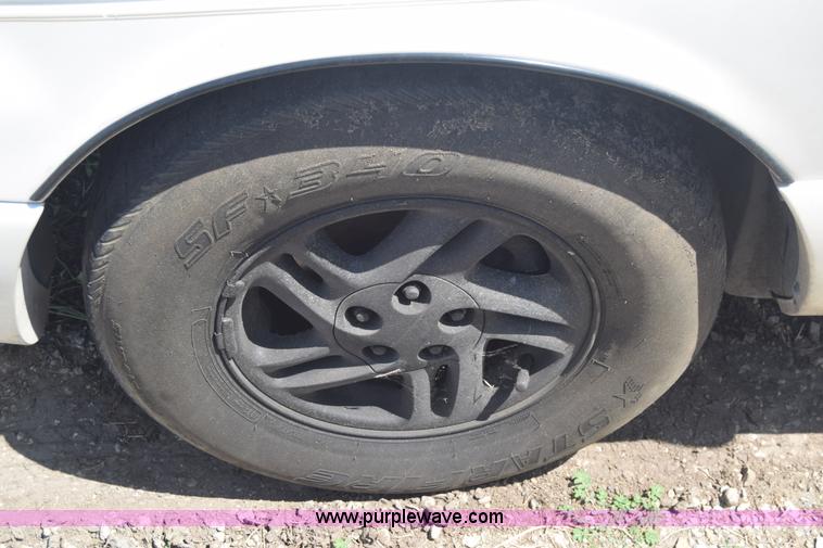 image for item J6532 1997 Ford Thunderbird LX