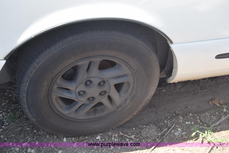 image for item J6532 1997 Ford Thunderbird LX