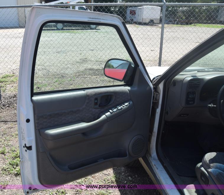 image for item J6533 2000 GMC Jimmy SUV