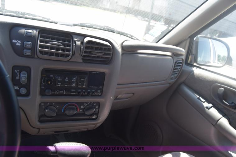 image for item J6533 2000 GMC Jimmy SUV