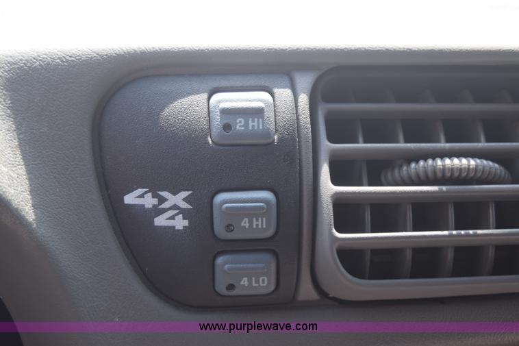 image for item J6533 2000 GMC Jimmy SUV