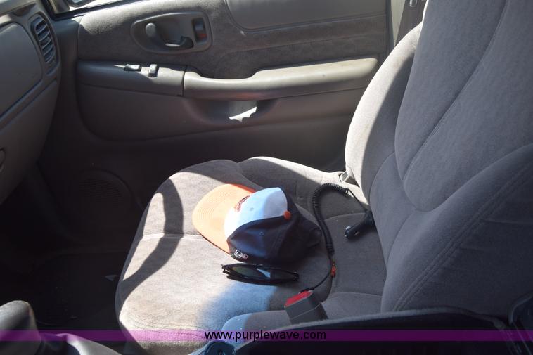 image for item J6533 2000 GMC Jimmy SUV