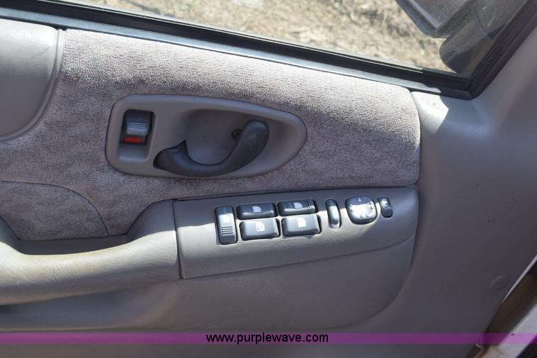 image for item J6533 2000 GMC Jimmy SUV