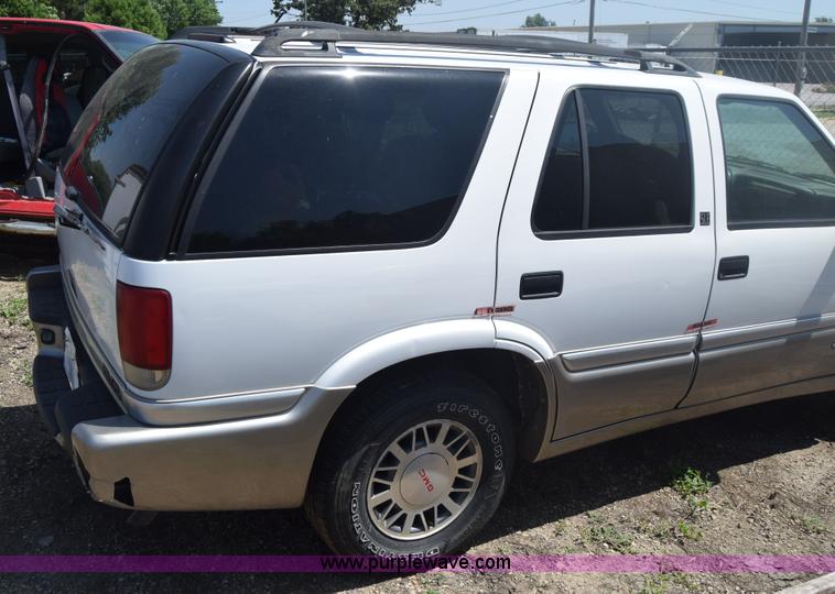 image for item J6533 2000 GMC Jimmy SUV