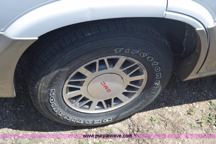 image for item J6533 2000 GMC Jimmy SUV