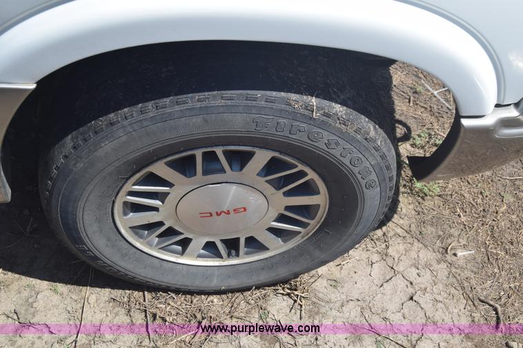 image for item J6533 2000 GMC Jimmy SUV