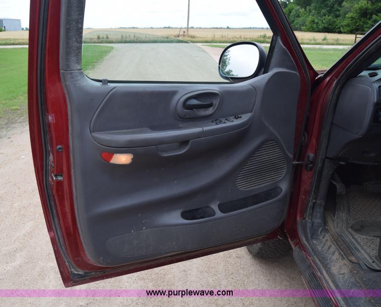 image for item J6556 2001 Ford F150 SuperCab pickup truck