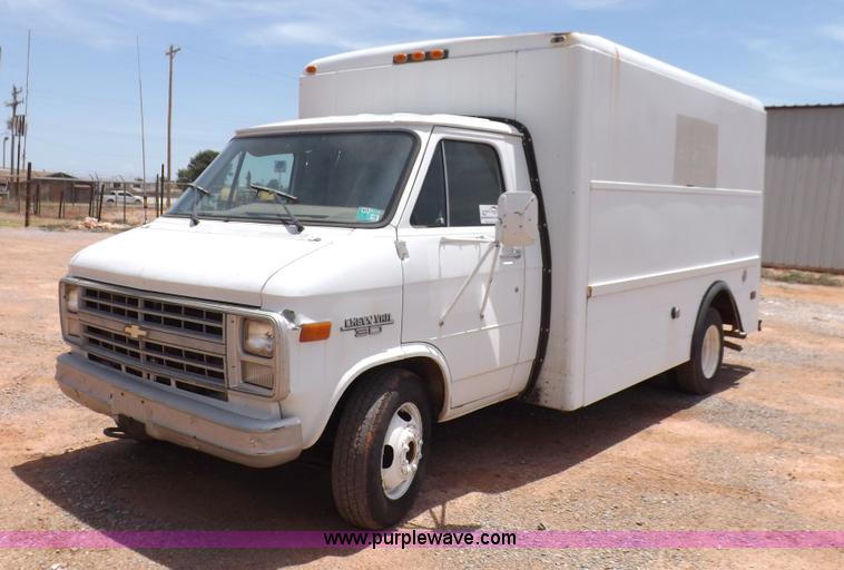 1985 Chevrolet G30 van in Woodward, OK | Item J6973 sold | Purple Wave