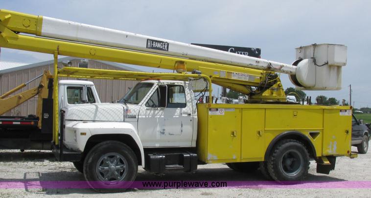 image for item K2162 1993 Ford F700 bucket truck