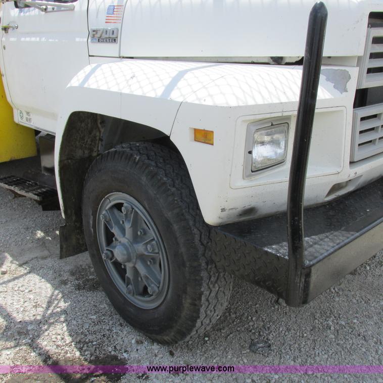image for item K2162 1993 Ford F700 bucket truck
