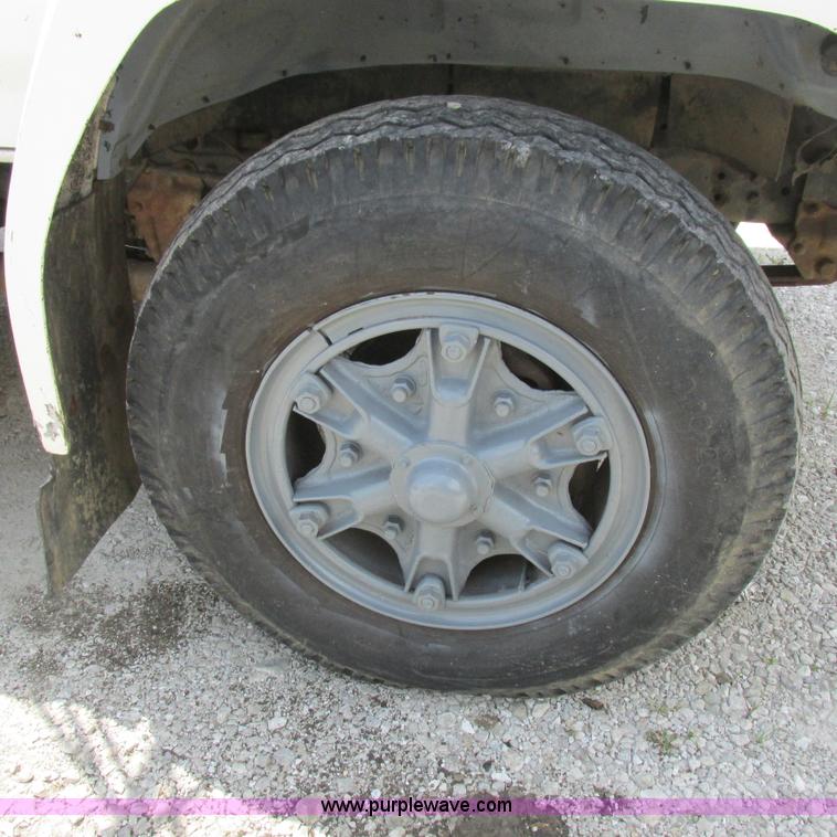 image for item K2162 1993 Ford F700 bucket truck