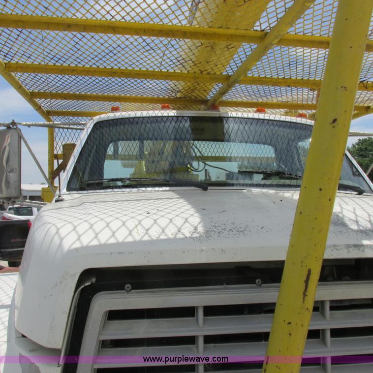 image for item K2162 1993 Ford F700 bucket truck
