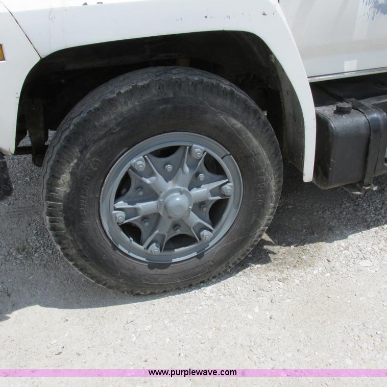 image for item K2162 1993 Ford F700 bucket truck