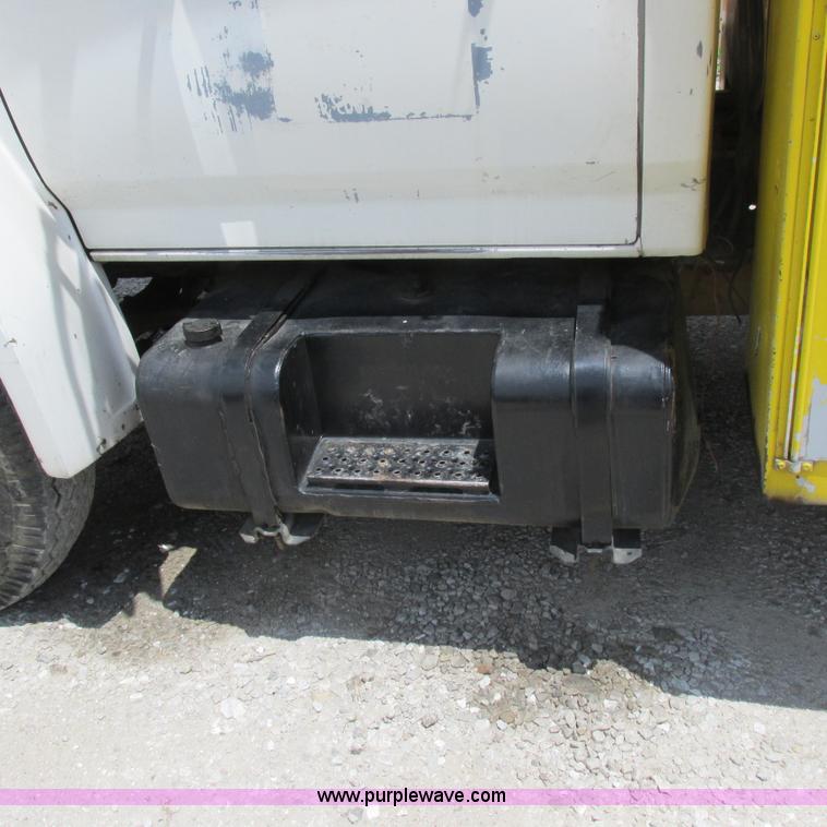 image for item K2162 1993 Ford F700 bucket truck