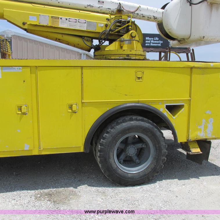 image for item K2162 1993 Ford F700 bucket truck
