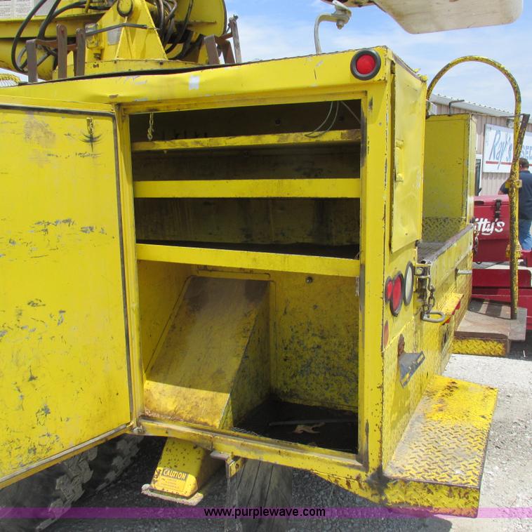 image for item K2162 1993 Ford F700 bucket truck