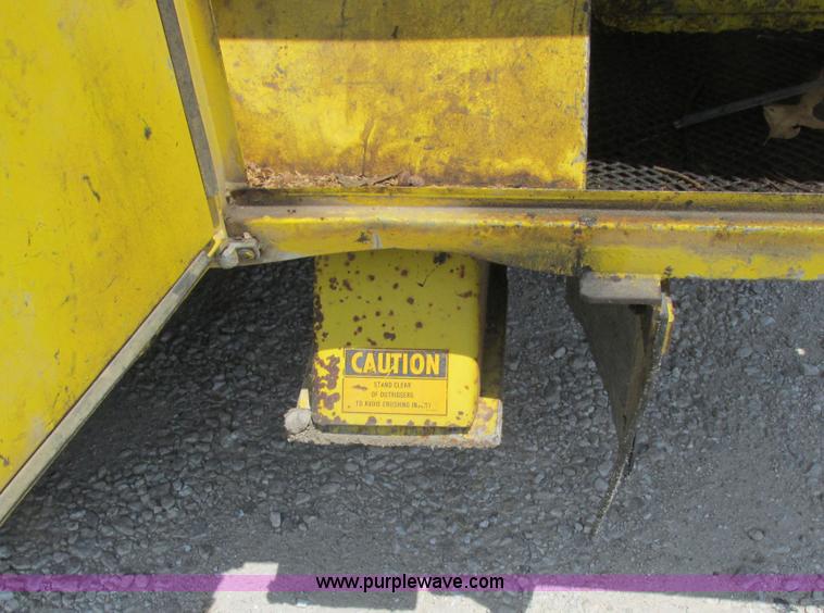 image for item K2162 1993 Ford F700 bucket truck