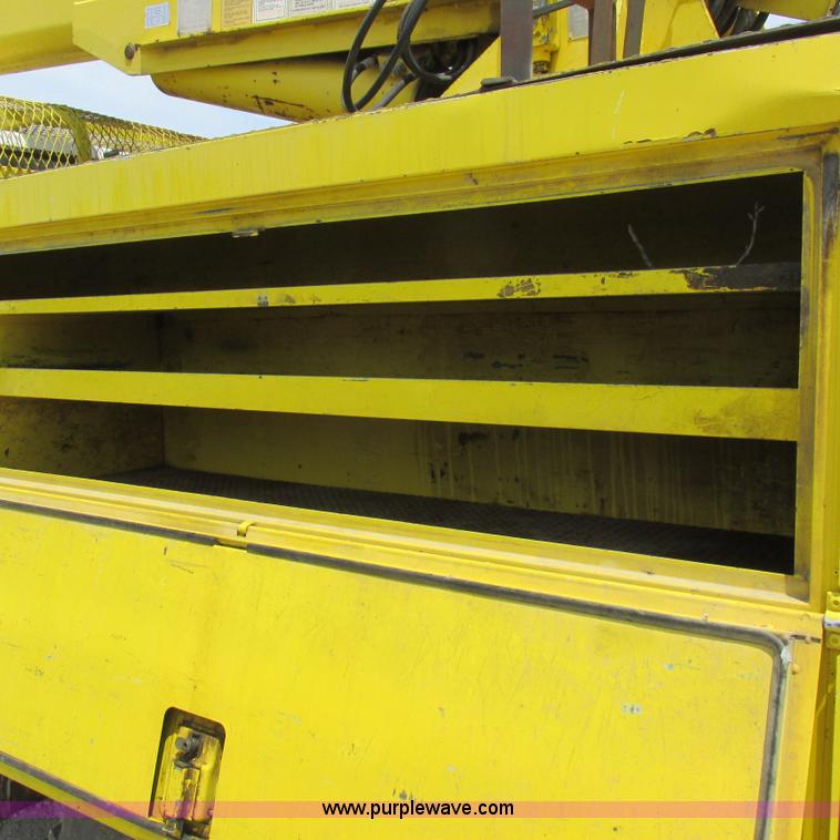 image for item K2162 1993 Ford F700 bucket truck