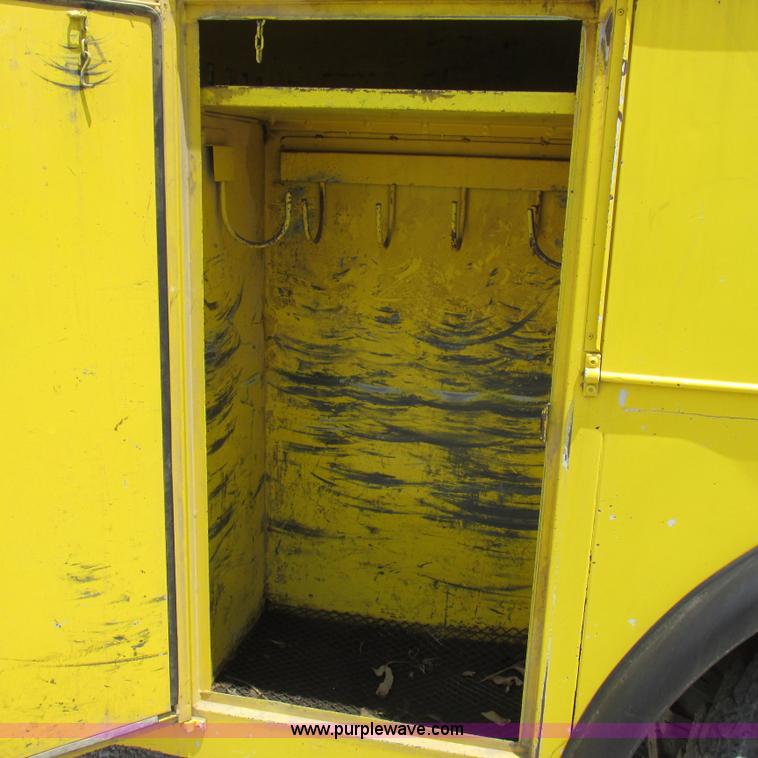 image for item K2162 1993 Ford F700 bucket truck