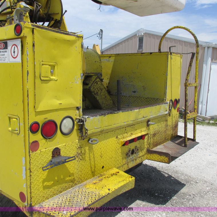 image for item K2162 1993 Ford F700 bucket truck