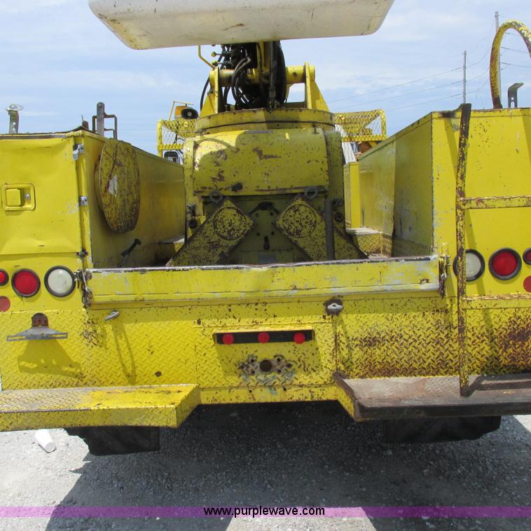 image for item K2162 1993 Ford F700 bucket truck