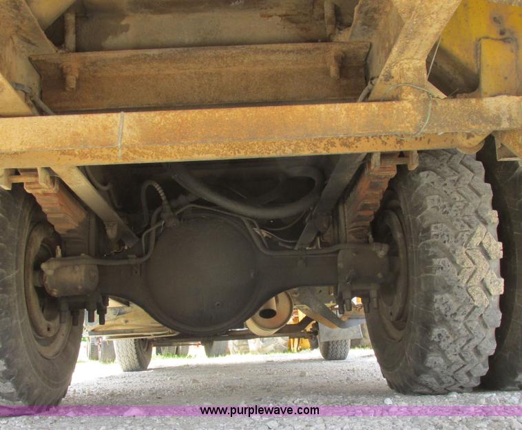 image for item K2162 1993 Ford F700 bucket truck