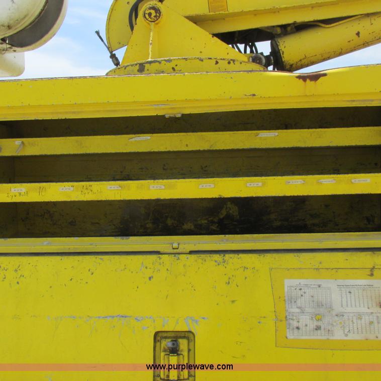 image for item K2162 1993 Ford F700 bucket truck