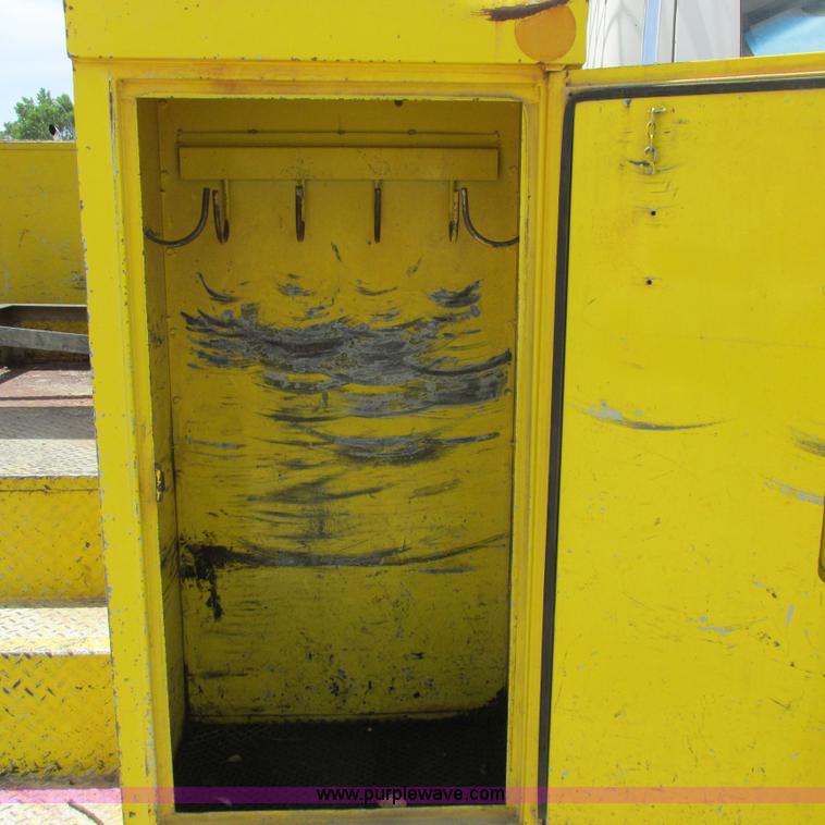 image for item K2162 1993 Ford F700 bucket truck