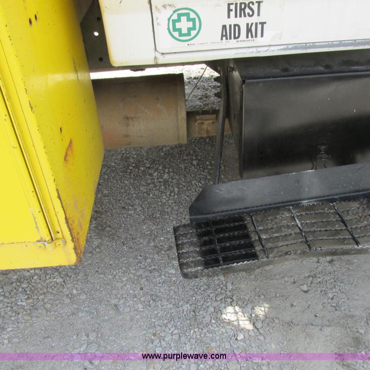 image for item K2162 1993 Ford F700 bucket truck