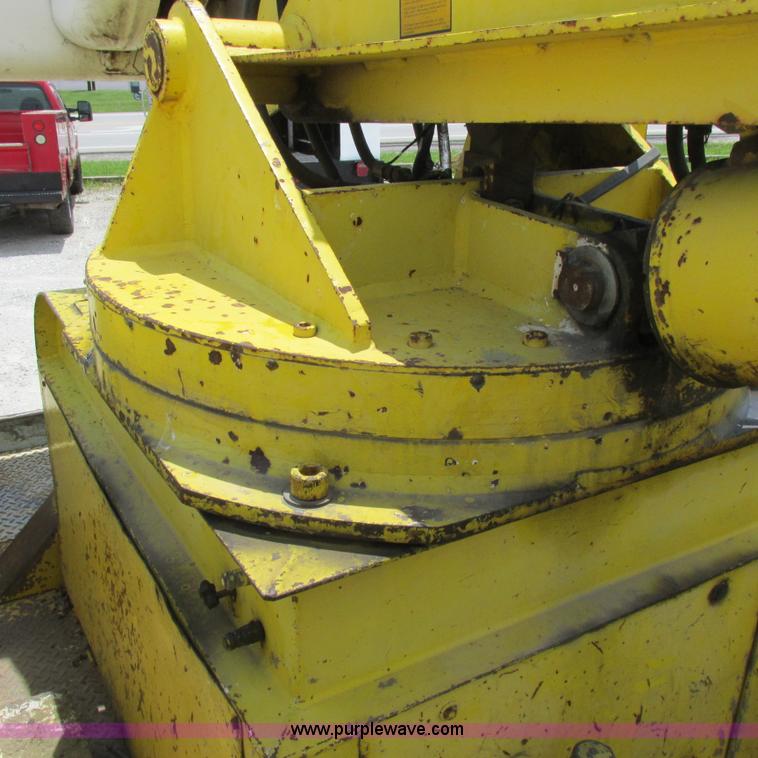 image for item K2162 1993 Ford F700 bucket truck