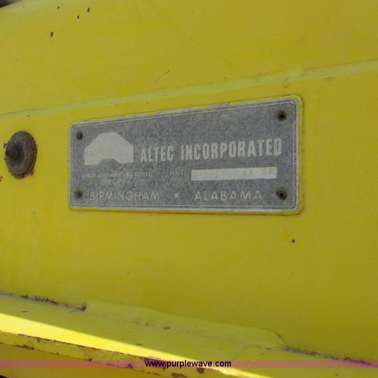 image for item K2162 1993 Ford F700 bucket truck