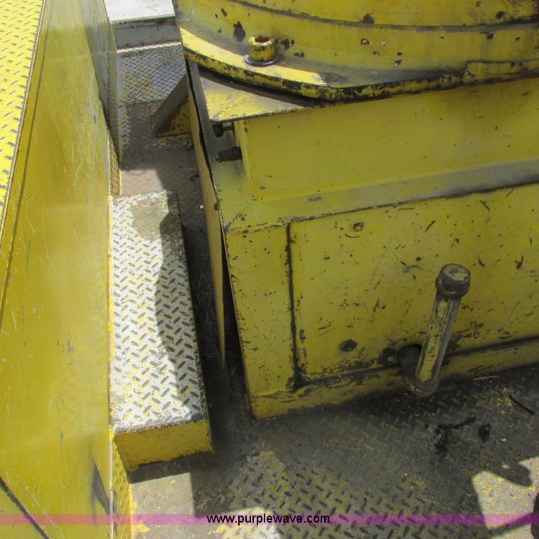 image for item K2162 1993 Ford F700 bucket truck