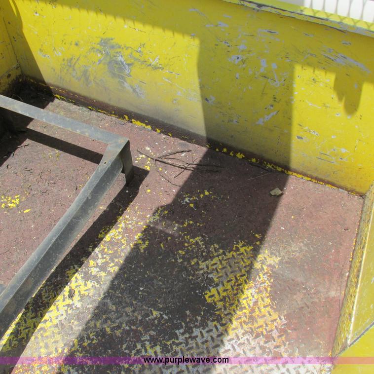 image for item K2162 1993 Ford F700 bucket truck