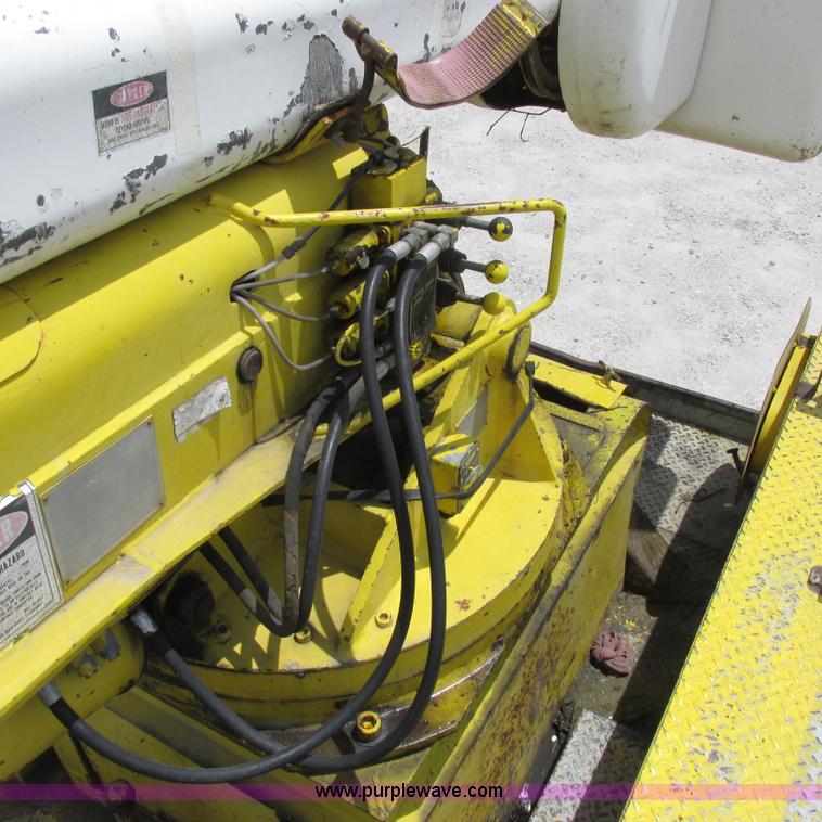 image for item K2162 1993 Ford F700 bucket truck