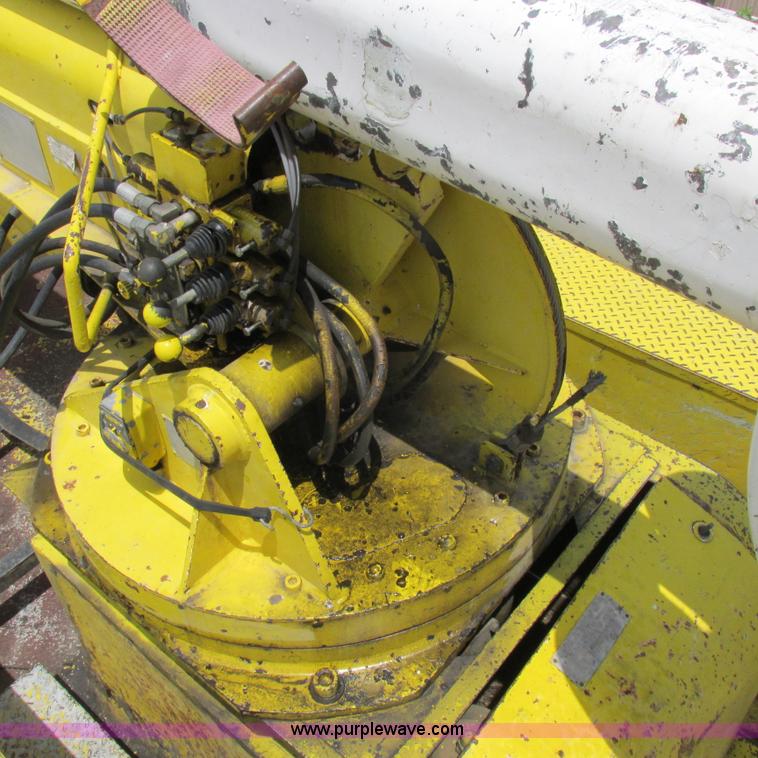 image for item K2162 1993 Ford F700 bucket truck