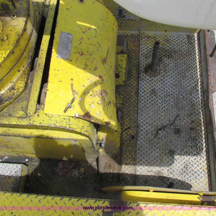 image for item K2162 1993 Ford F700 bucket truck