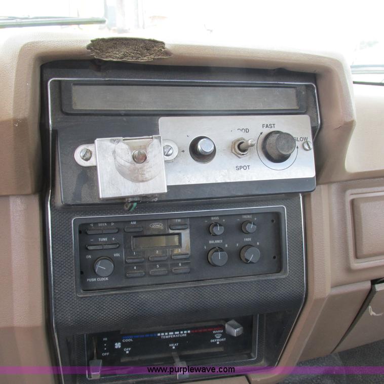 image for item K2162 1993 Ford F700 bucket truck