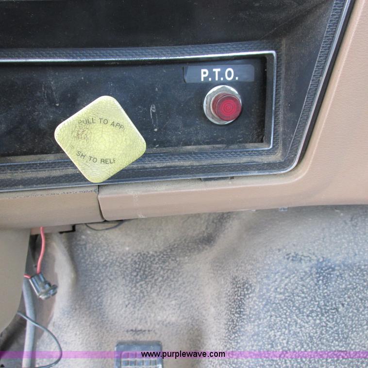 image for item K2162 1993 Ford F700 bucket truck