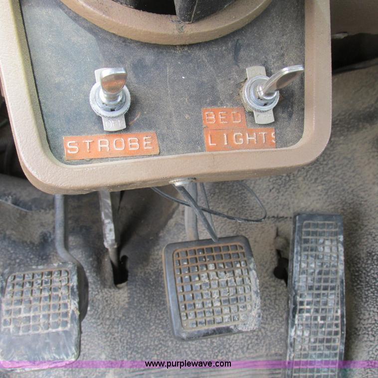 image for item K2162 1993 Ford F700 bucket truck