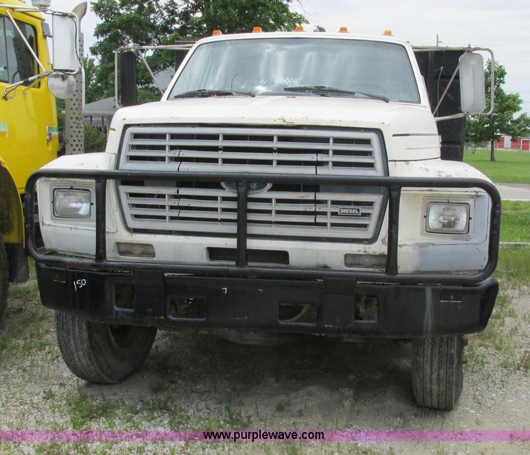 image for item K2163 1988 Ford F600 flatbed truck